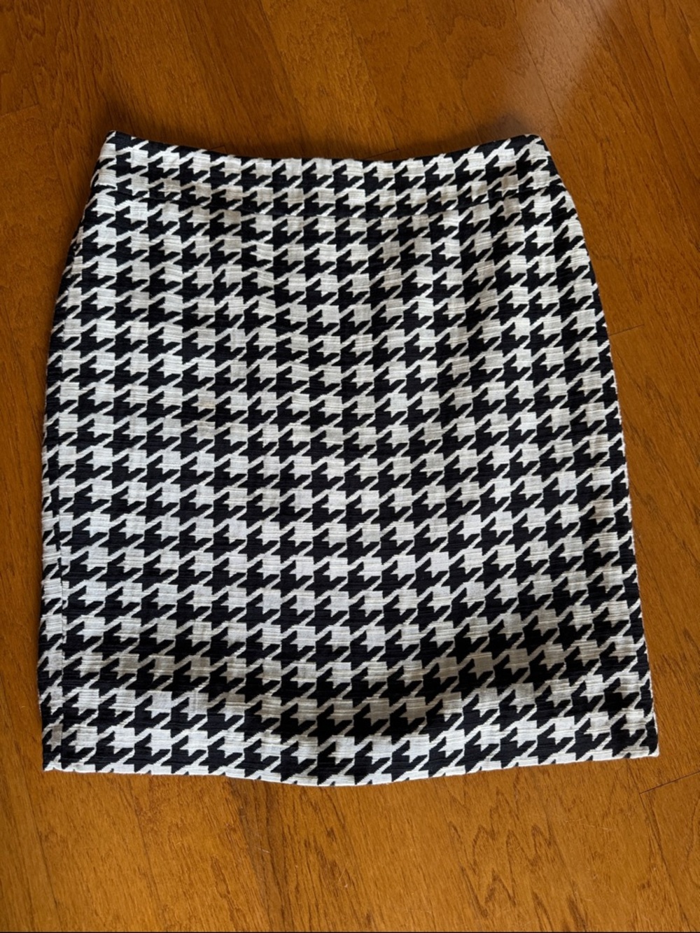 Ann Taylor Classic Black & White Houndstooth Pencil Skirt